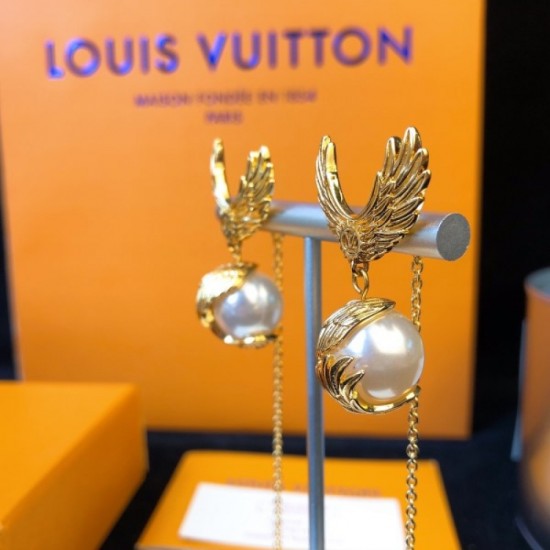 Latest love at first sight earrings 2023SS LOUIS VUITTON Louis Vuitton Latest love at first sight earrings 2023SS LOUIS VUITTON Louis Vuitton